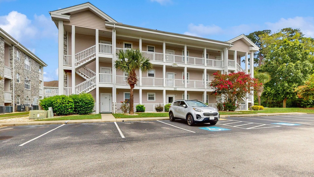 Central Myrtle Beach Condo | Magnolia Place condo located on the top floor with balcony views