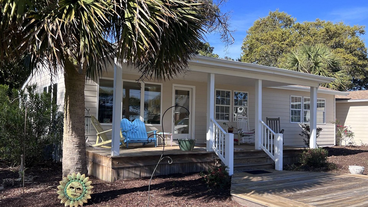 Newport House | Magnolia Retreat - 3 bdrm, 3 bath intercoastal view - water access