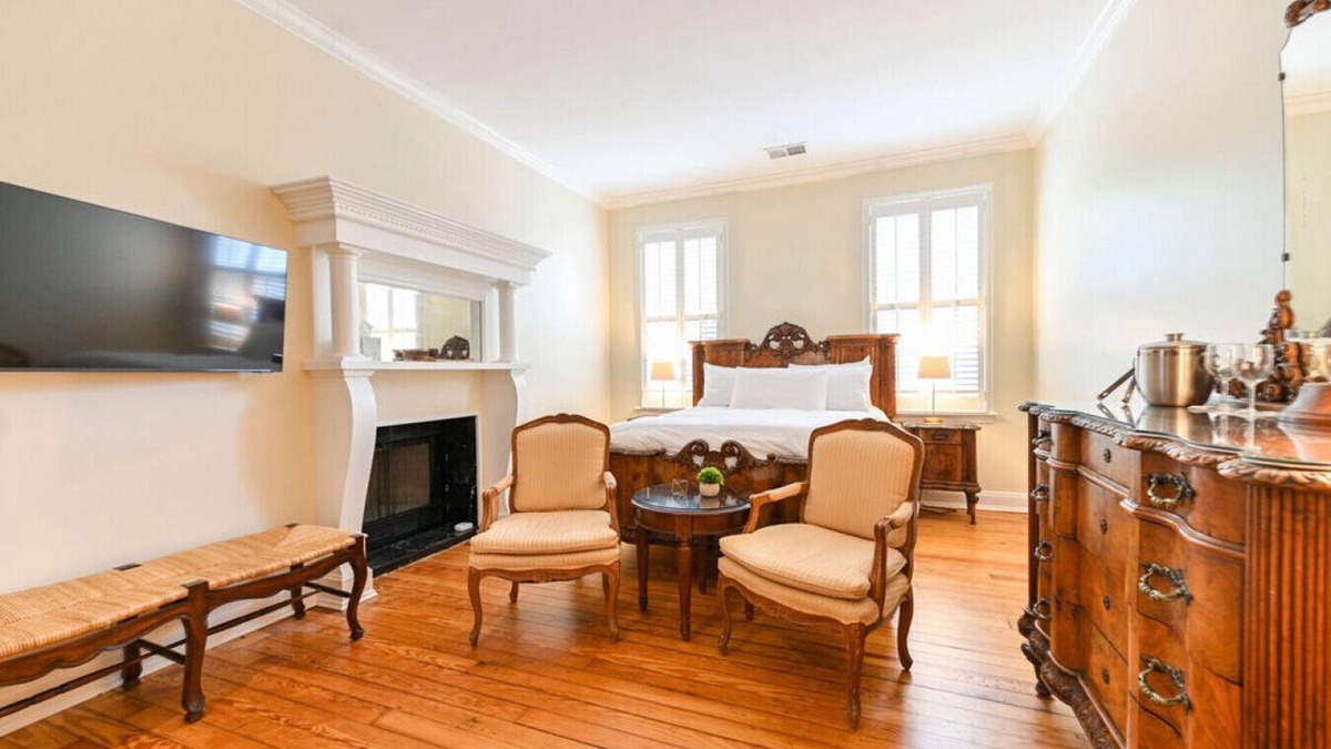 Edenton Bed & Breakfast | Magnolia Room - Granville Queen Inn, Downtown Historic Edenton