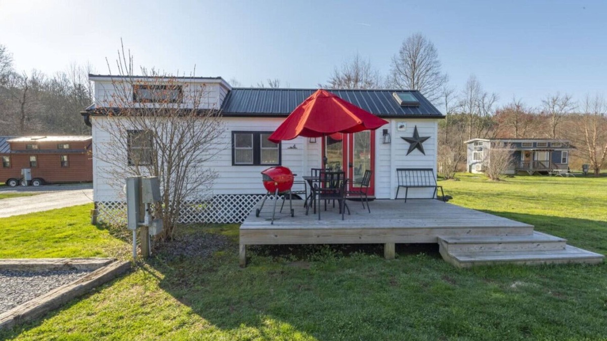 Mills River House | Magnolia | Tiny Modern Farmhouse Escape