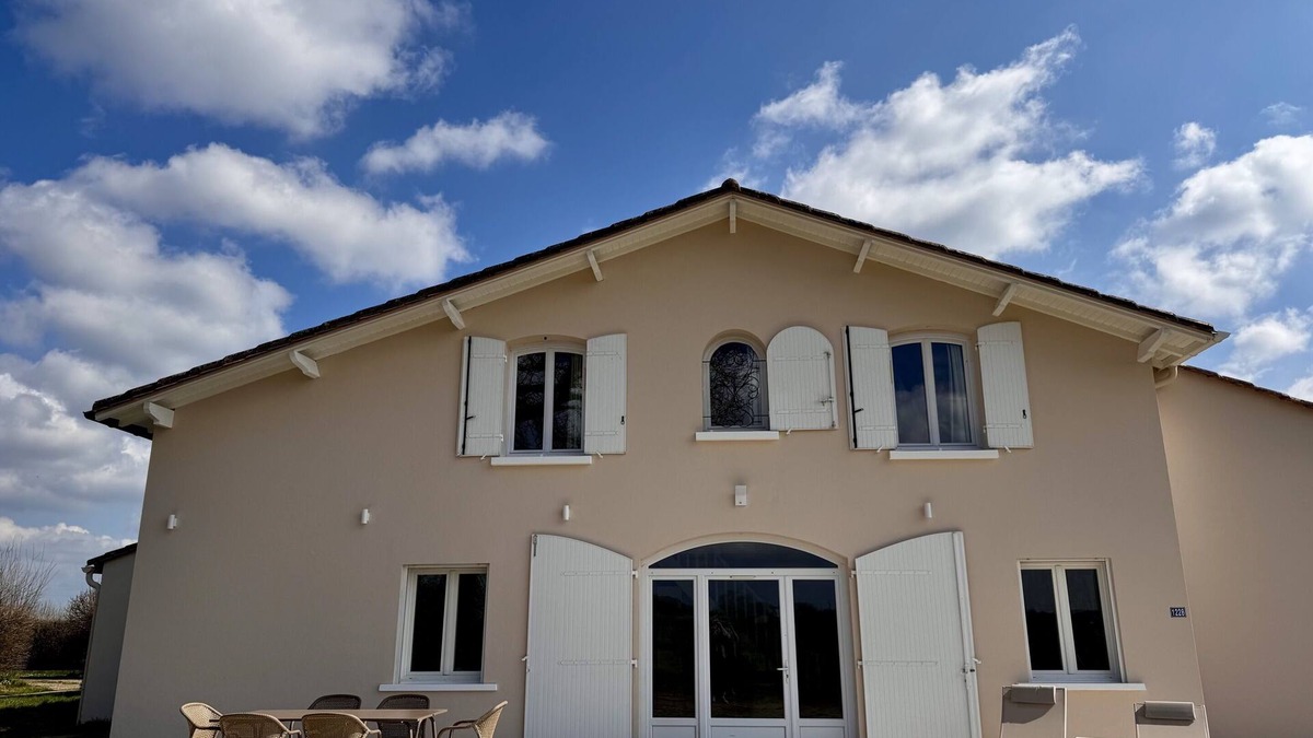 Saint-Sulpice-de-Faleyrens House | Maison Blanche 3 CH 3SDB 1 sofa bed View