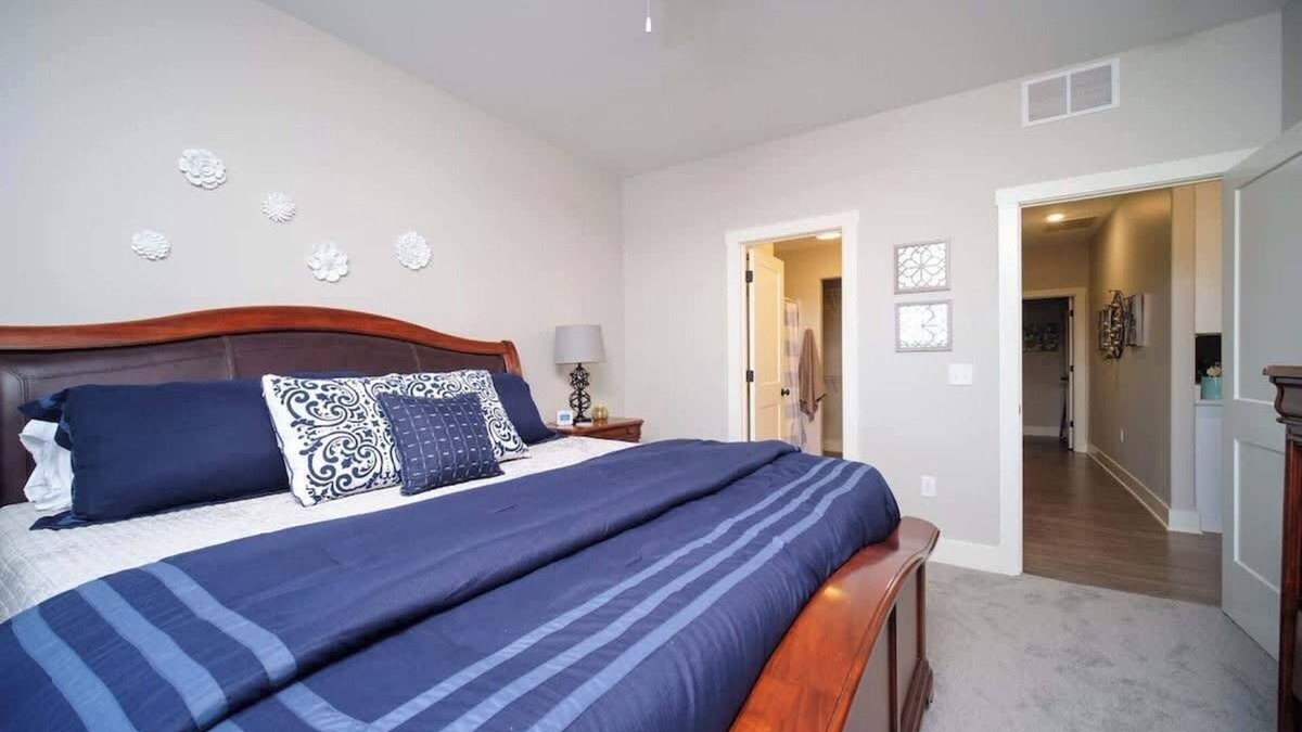 Bettendorf Condo | Main Floor Cozy 2 Bedroom Condo with a master suite in Bettendorf