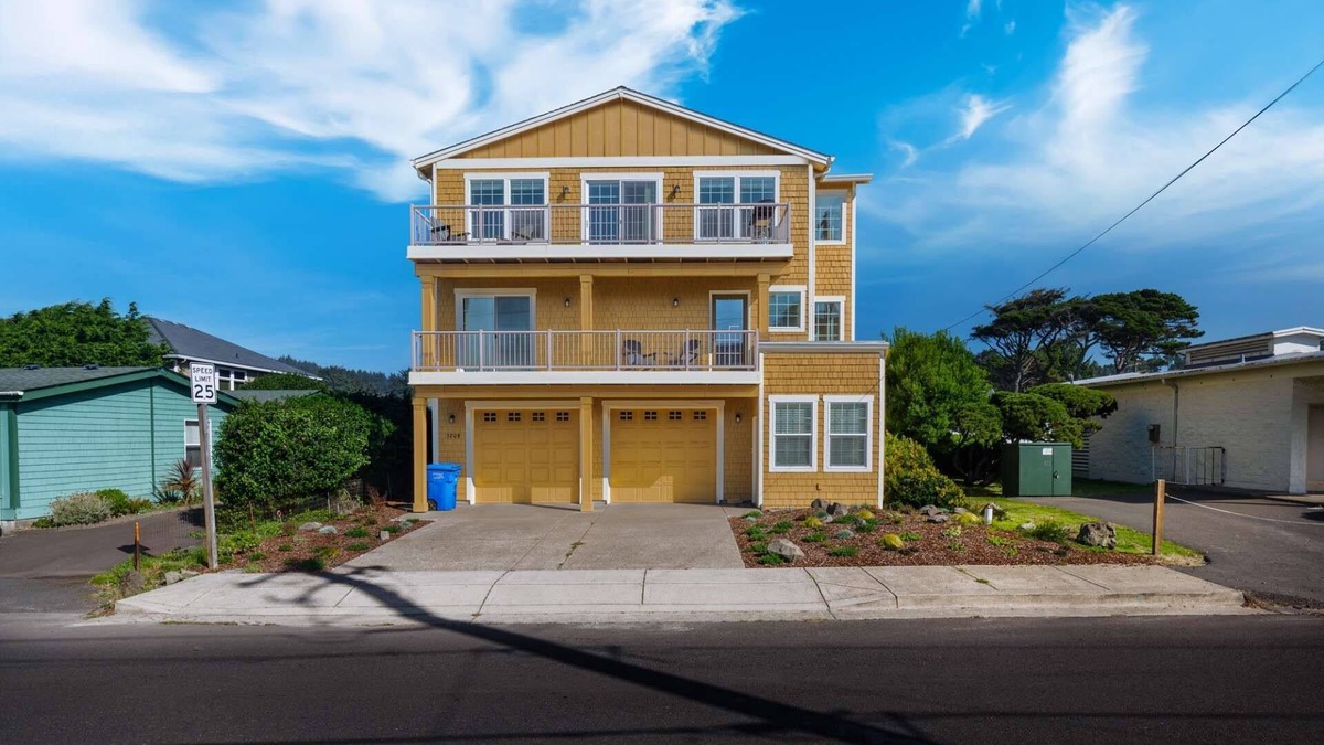Lincoln City House | Main Floor Ocean Views, 4 Min Walk to Beach, Perfect Family Getaway, Local Dining Nearby, Balcony