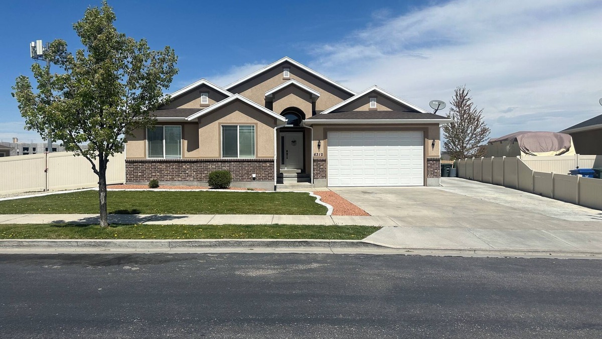 Kearns House | Main FloornCozy Spacious 3-bedroom 2-bath home in nWest Valley City