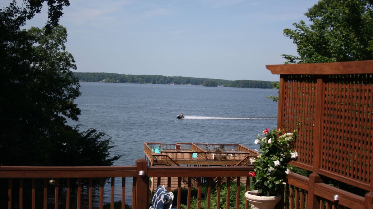 Wildwood Point House | Main Lakefront Family Home, Beach, Kayaks/SUPs, Boat Slip, Dog Friendly