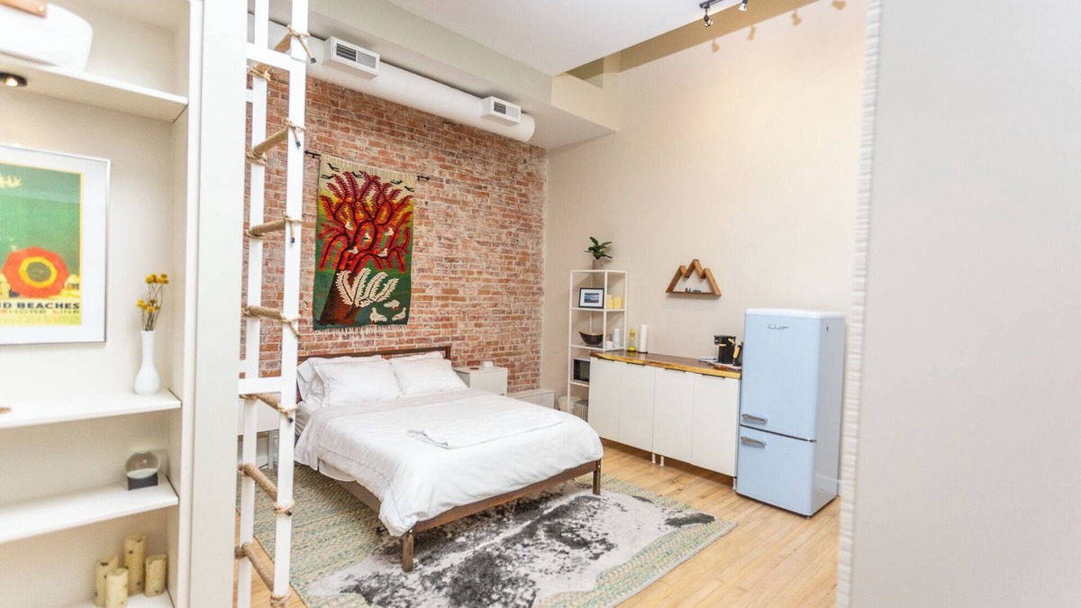 Old West Side Apartment | Main & Liberty Downtown Studio Loft , 1BD, WiFi, AC