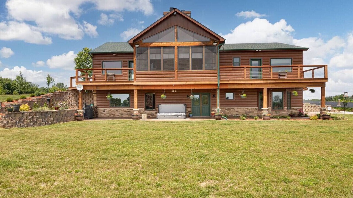 Buchanan County Bed & Breakfast | Main Selah Hills Ranch