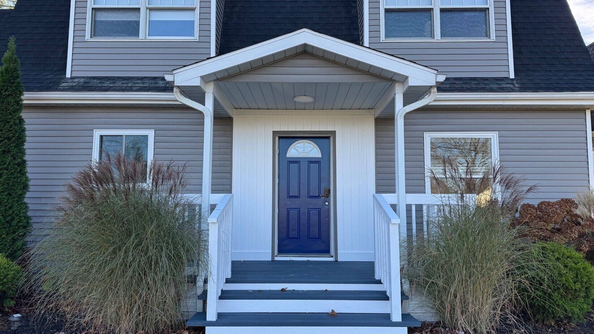 Bemus Point House | Main St Bemus-HOT TUB-1 Block from Lake