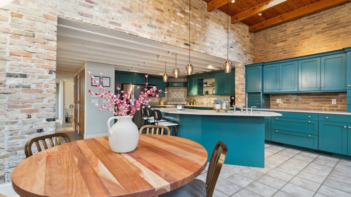 Racine House | Main Street Belle, Comfort, Convenience & Downtown Views! - 3BR/3.5BA