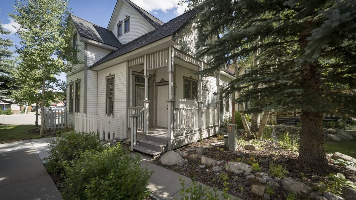 Weisshorn House | Main Street Meadows - Steps to Main Street with Patio & Grill! Across the Street from Gondola