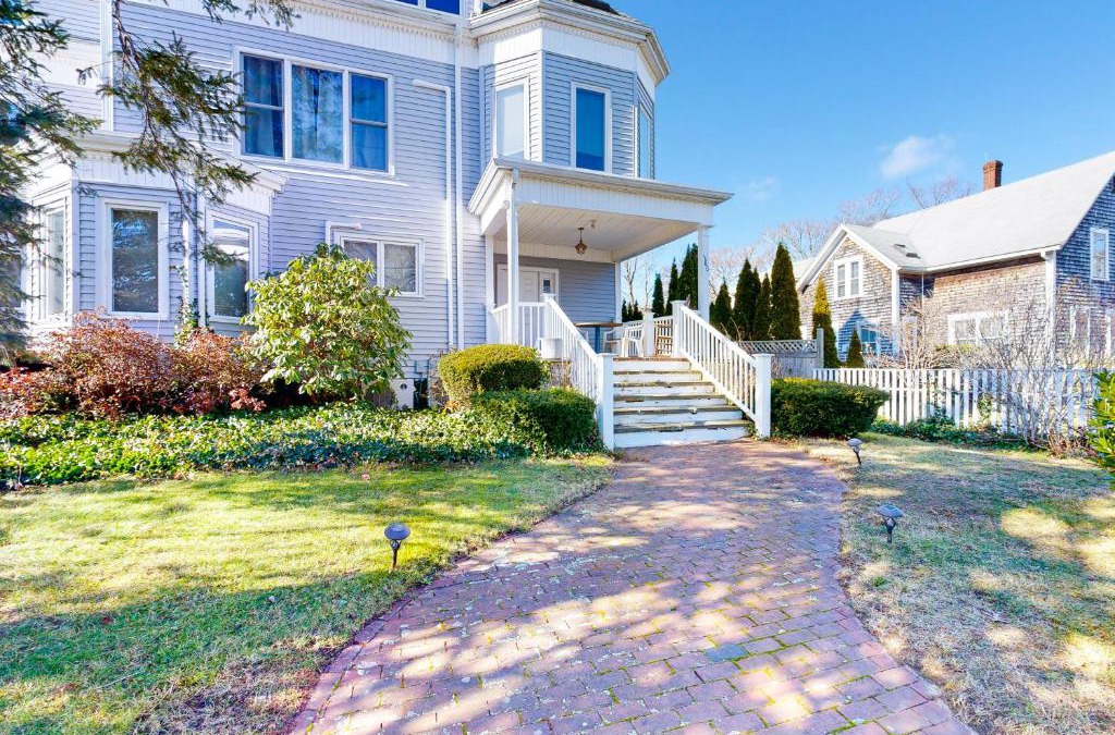 Vineyard Haven Apartment | Main Street Upper