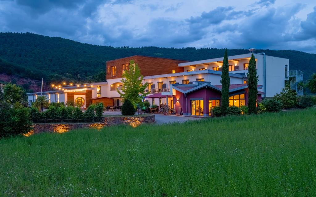 Buergstadt Hotel | Main-Vinotel Weingut Helmstetter