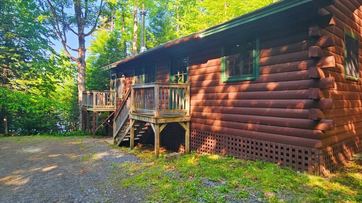 Greenville Cabin | Maine Northwoods Log Cabin (Lambertson)