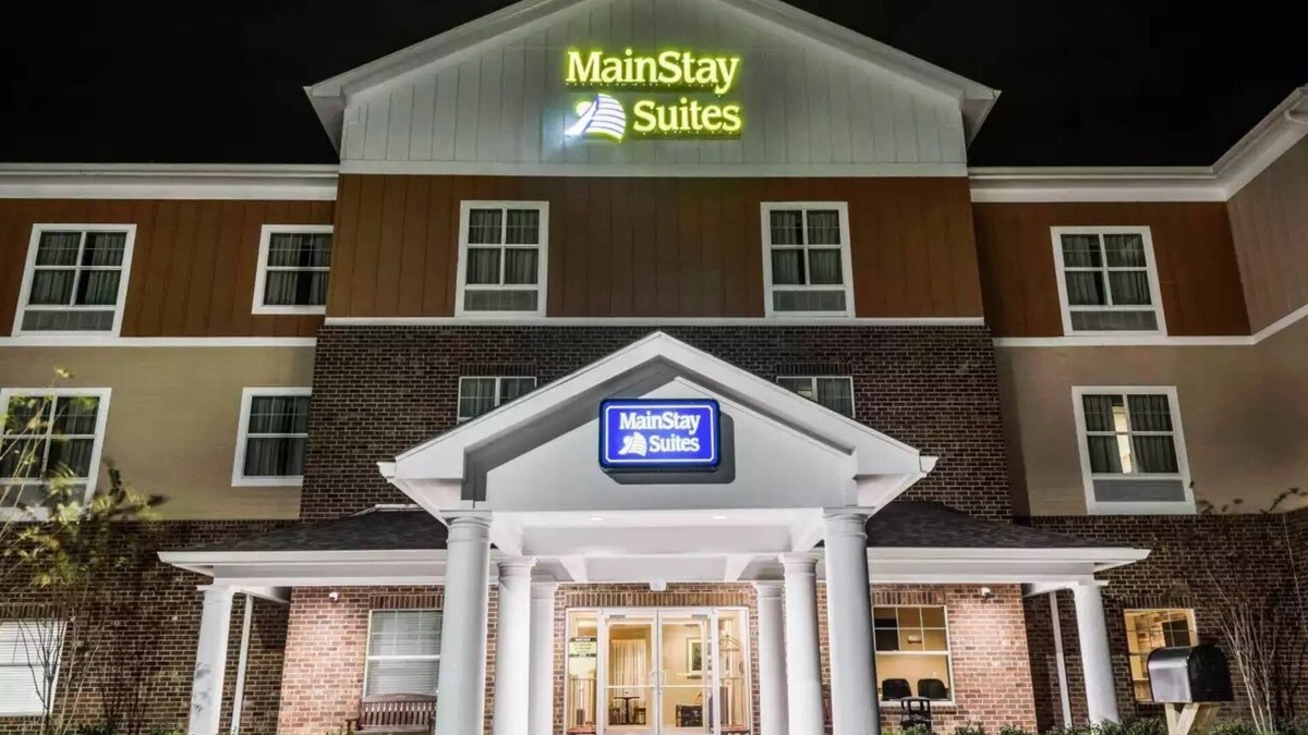 Hackberry Hotel | MainStay Suites Hackberry Sportsman's Lodge
