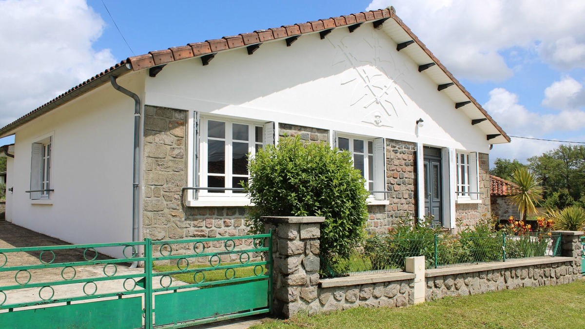 Saint-Quentin-sur-Charente House | Maison de Campagne et Grand Jardin Clos au Coeur D'une Nature Préservée