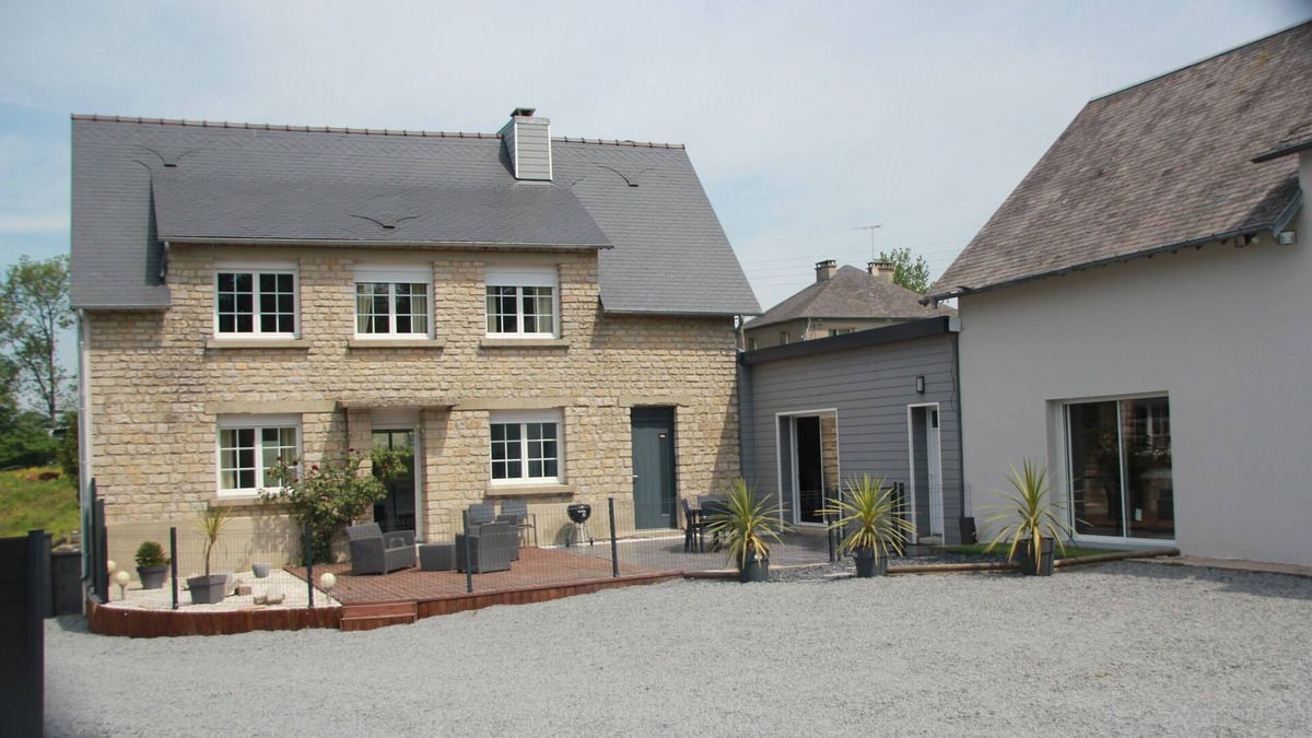 Saint-Georges-d'Elle House | Maison à la Campagne Avec Jacuzzi Proche des Plages du Débarquement. 4 Étoiles