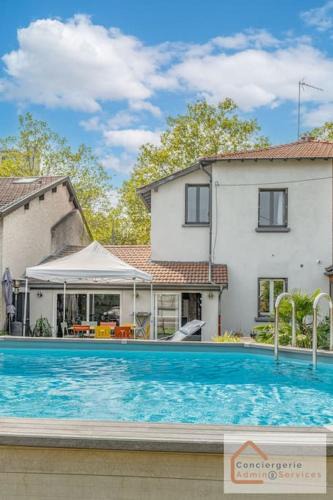 Parilly House | Maison à Lyon Parilly avec Piscine, Jardin, Parking Privé & Proche Eurexpo