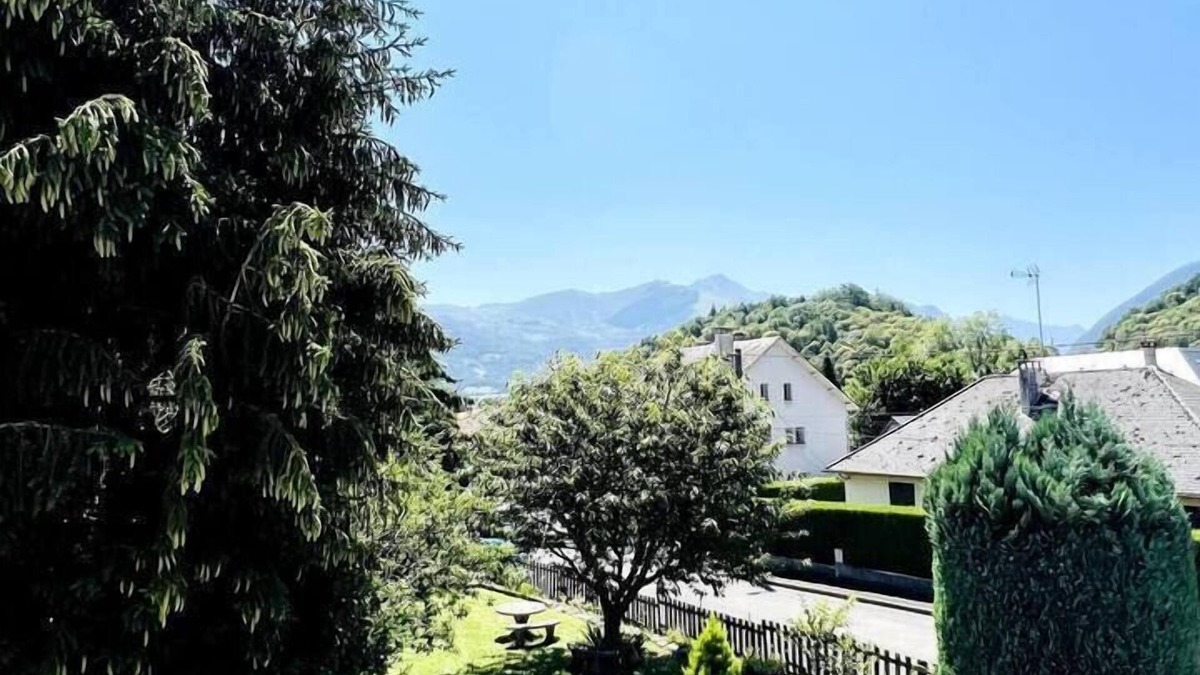 Argeles Gazost House | Maison 12 Pers. Dans les Pyrénées, Jardins et Balcon