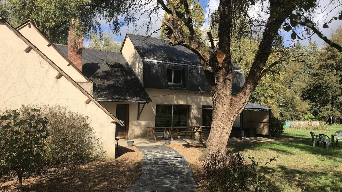 Mansigne House | Maison 15 Pers Spacieuse, Calme sur Grand Terrain et Tennis - Moulin de Crampaux
