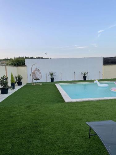 Castillon-la-Bataille House | Maison 4 personnes avec grande piscine et jacuzzi