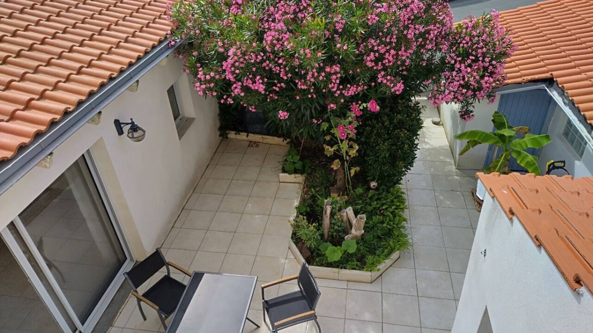 La Rochelle House | Maison 4 Personnes, 2 Chambres Avec Cour, Proche Gare et Centre Ville