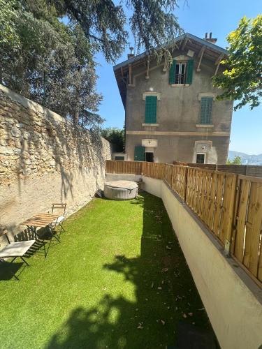 12th Arrondissement House | Maison 8 T2 Jacuzzi et Jardin