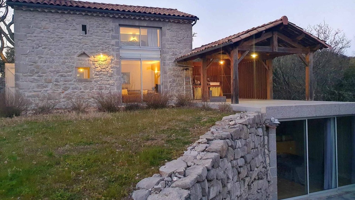 Labeaume House | Maison Ardéchoise Avec Bain Nordique au Milieu de la Nature