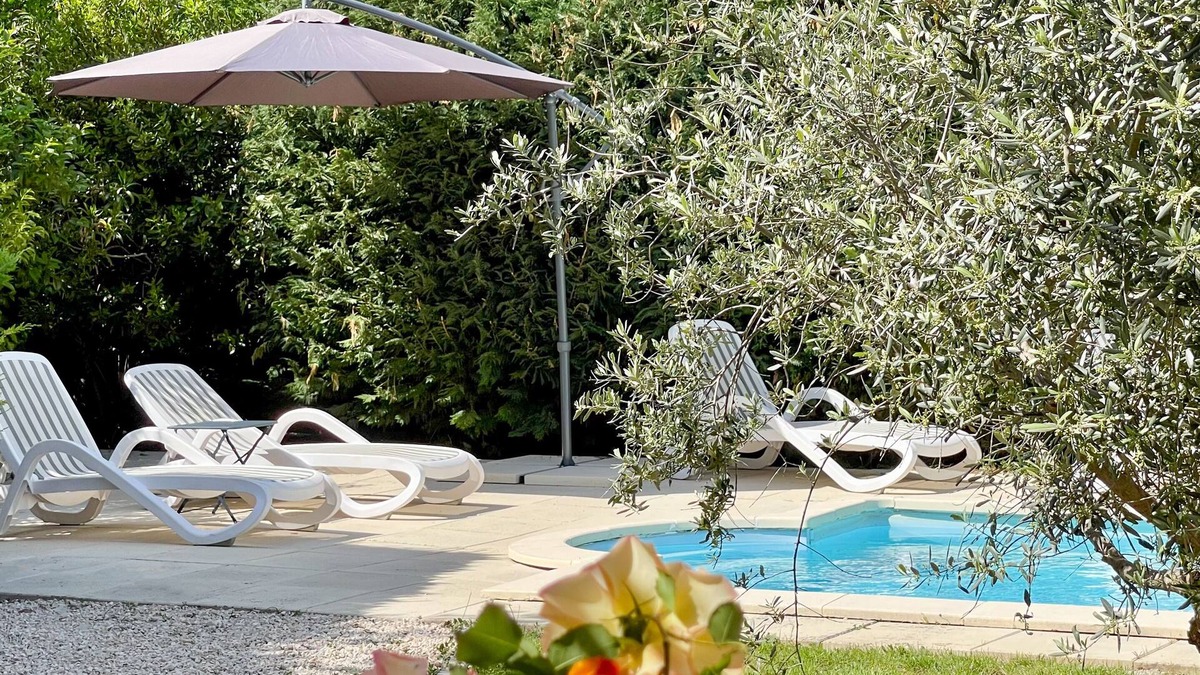 Malemort-du-Comtat House | Maison Atypique en Provence Avec Piscine Privée