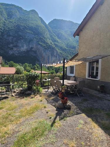 Ornolac-Ussat-les-Bains House | Maison au calme avec vue sur montagne