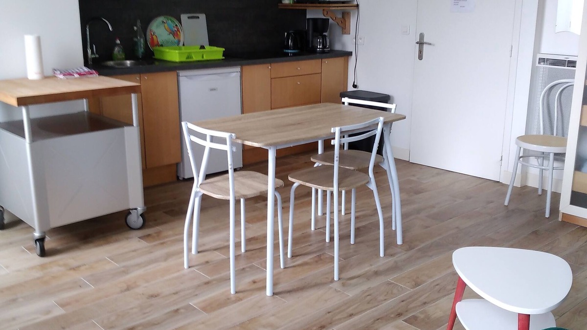Nanteau-sur-Essonne Apartment | maison avec jardinet. nombreux site d'escalade.paris 60km. chateau proche .