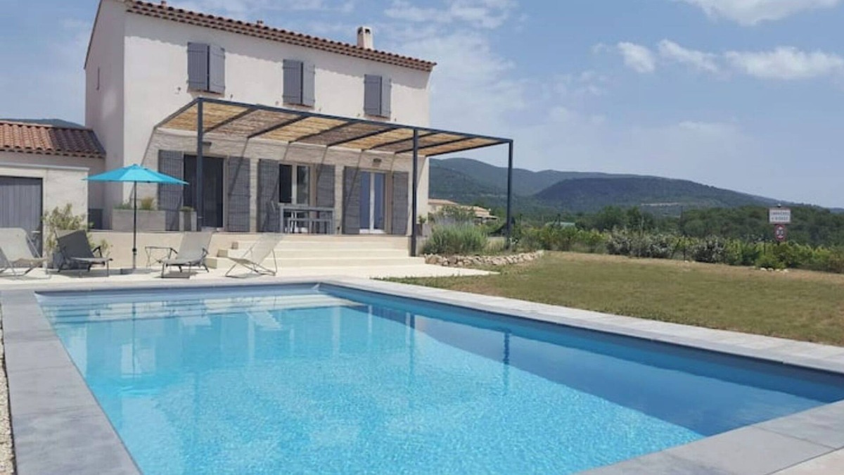 Cabrieres-dʼAigues House | Maison Avec Piscine, vue Luberon et Ste.victoire
