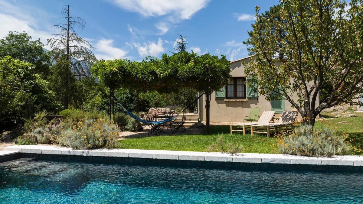 Sari-Solenzara House | Maison Avec Piscine au Cœur de la Nature. Vue sur les Aiguilles de Bavella