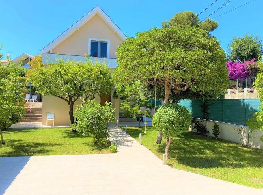 Cros-de-Cagnes Villa | Maison avec piscine et parking à 1,3km des plages