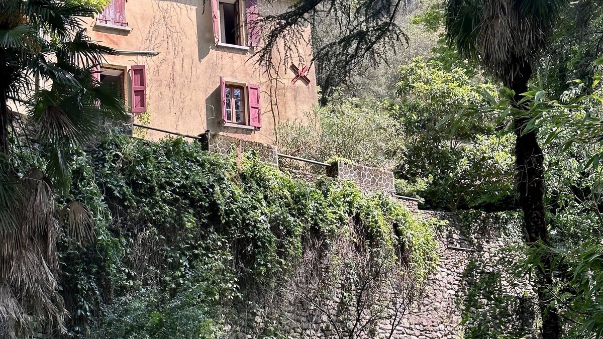 Navas House | Maison Bourgeoise Cévenole Bord de Rivière, Piscine Naturelle en bas du Jardin