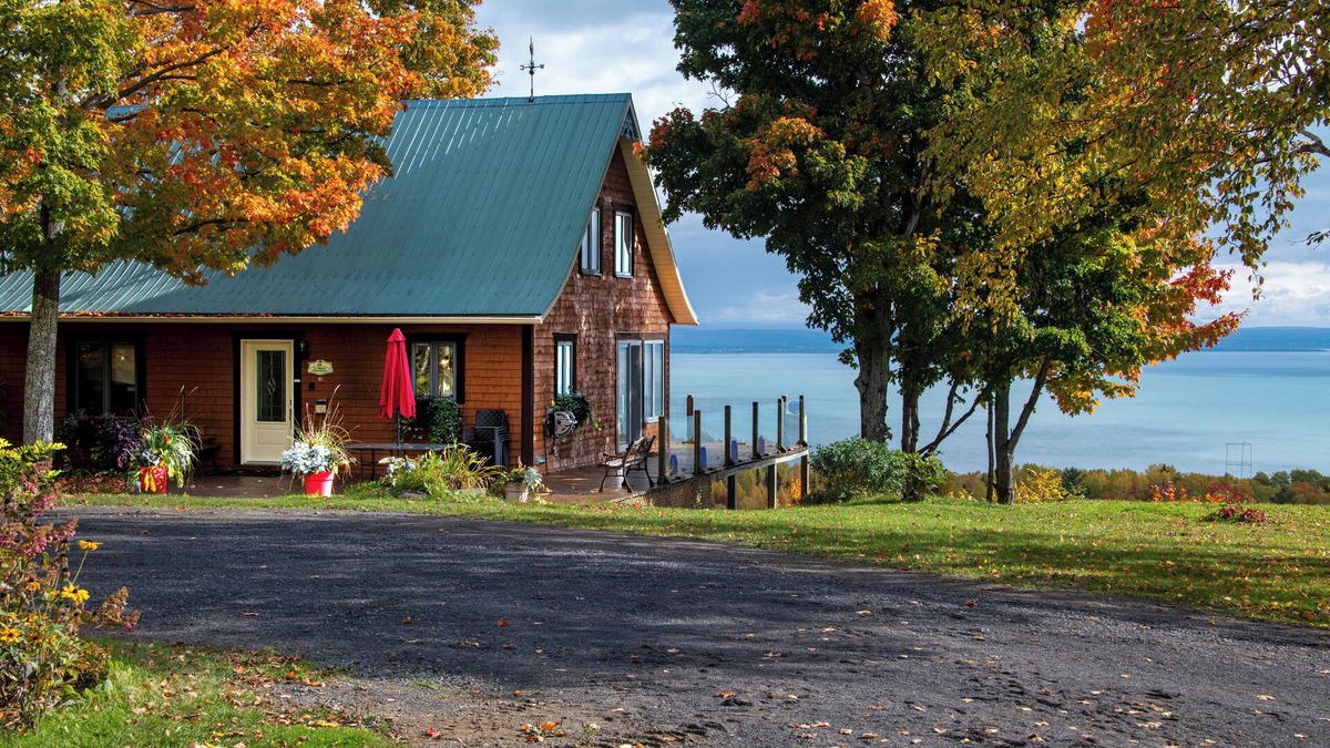 Pointe-au-Pic House | Maison Canadienne, 53-acre domain spectacular views on the river, hiking trails