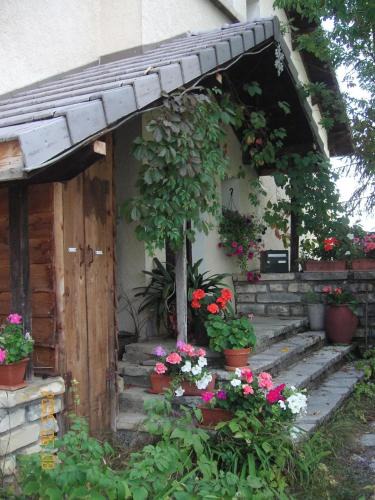 Saint-Leger-les-Melezes House | Maison charmante à Saint-Léger-les-Mélèzes avec jardin clôturé