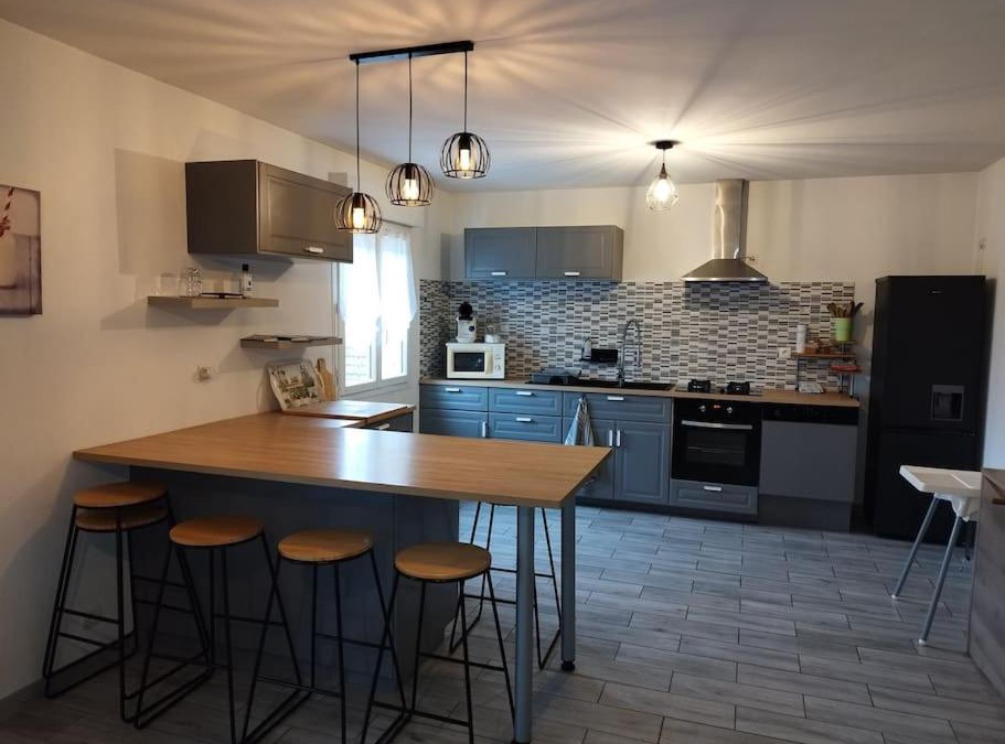 La Chapelle-Montmartin Apartment | Maison chaleureuse, 35 minutes du zoo