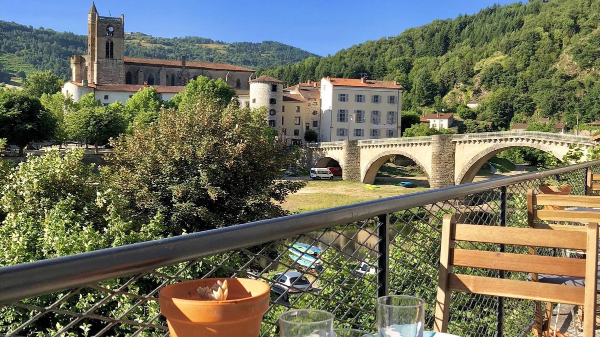 Lavoute-Chilhac House | Maison CHA-RI-VA-RI