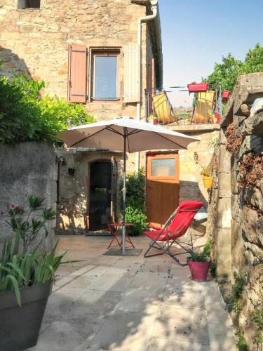 Saint-Privat House | Maison chaleureuse à Saint-Privat, 80 m² avec cour.