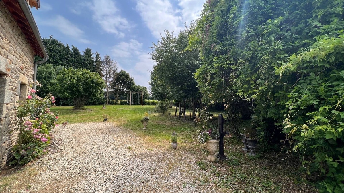 Lonrai House | Maison Chaleureuse et Fleurie