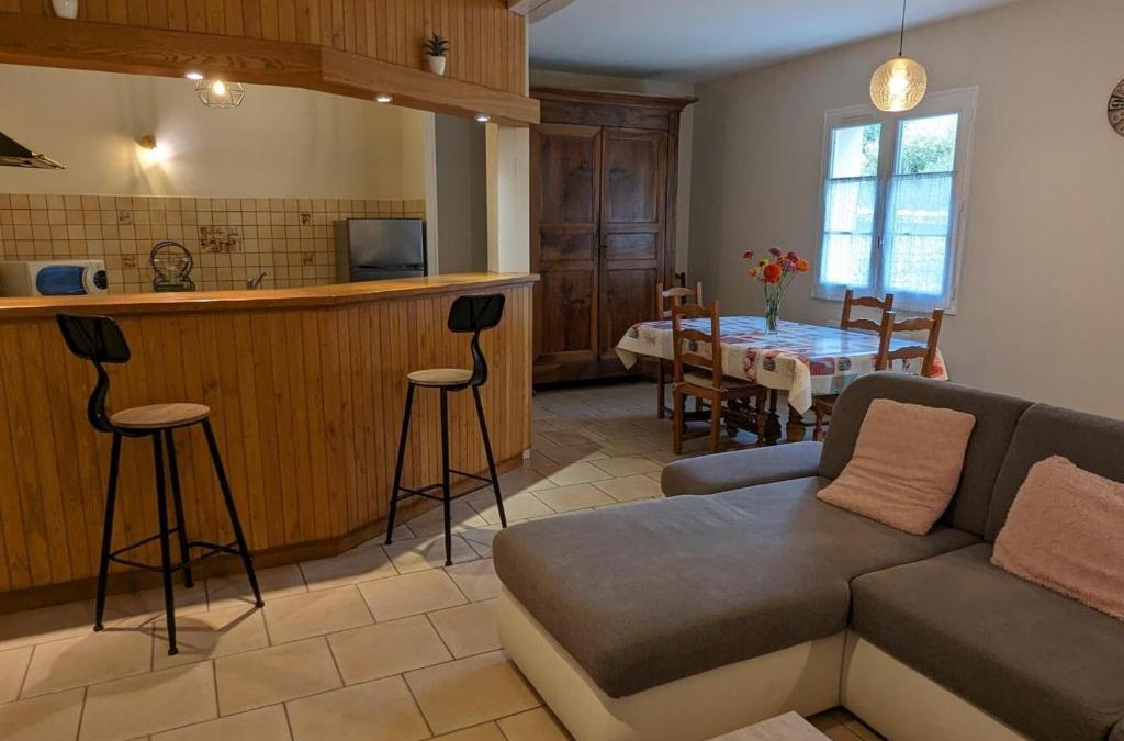 Vindelle House | Maison charentaise rénovée avec jardin privé, proche d'Angoulême et activités en bord de Charente - FR-1-653-208