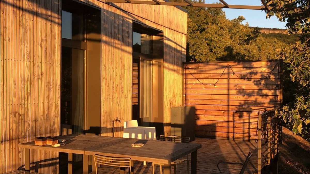 Pont-de-Barret House | Maison Contemporaine en Bois sur Pilotis, vue Incroyable