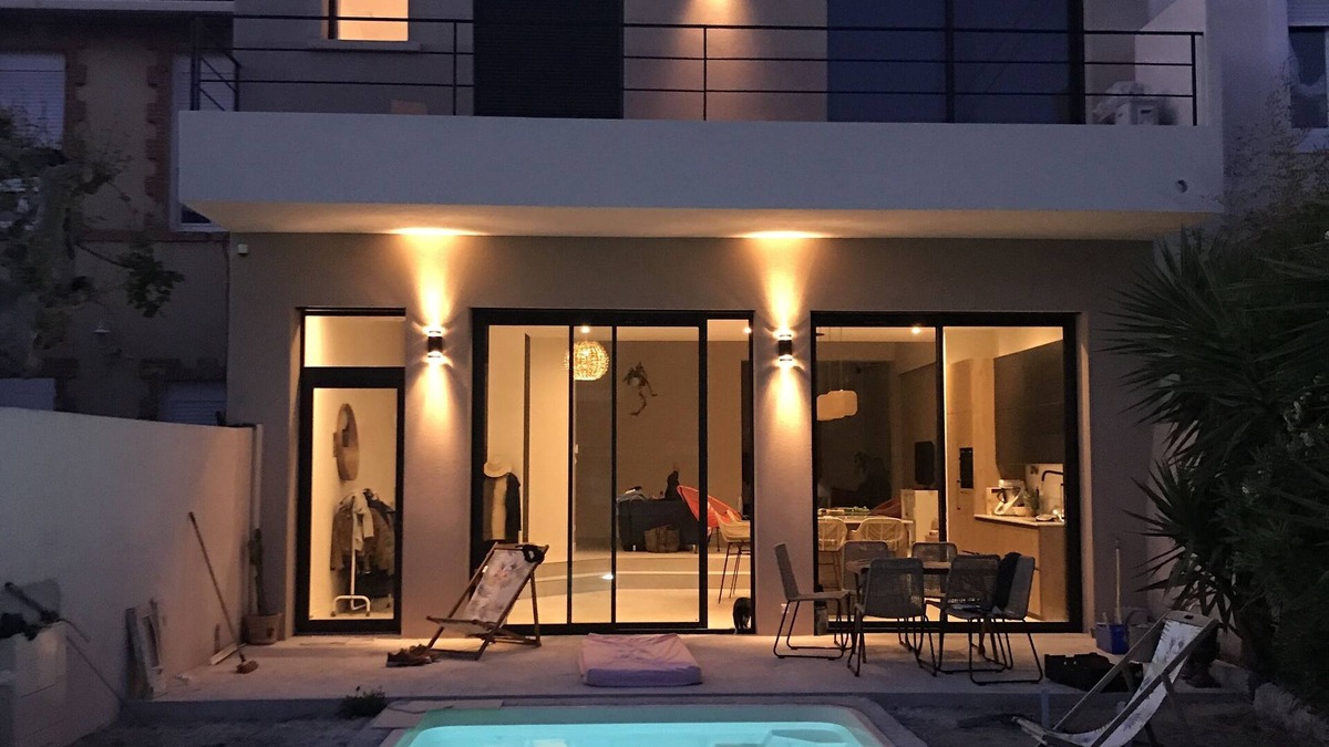 Vielle-Chapelle House | Maison Contemporaine Avec Piscine à Deux pas des Plages et Calanques