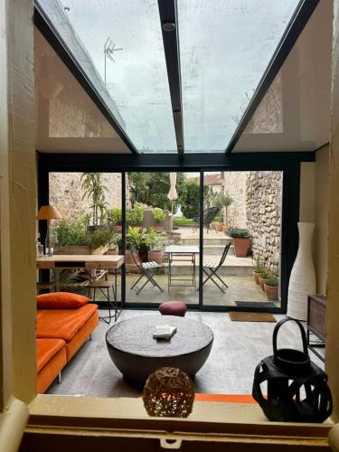 Crepy-en-Valois House | Maison cosy pour 2 à Crépy, véranda et jardin