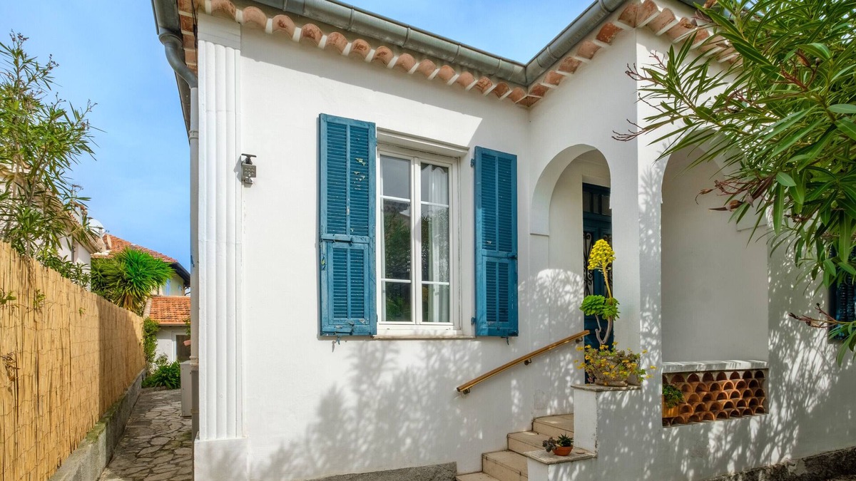 Cros-de-Cagnes Villa | 'Maison Cros De Cagnes' with Shared Terrace, Wi-Fi and Air Conditioning