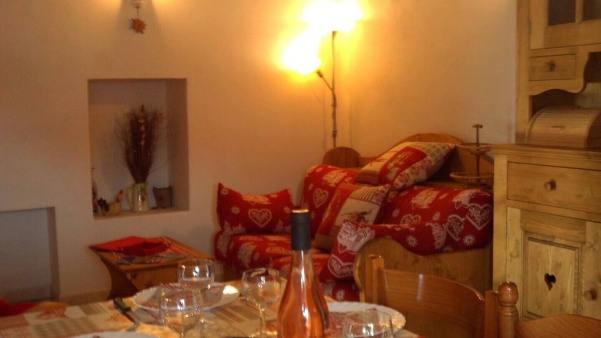 Saint-Sorlin-d'Arves Ski Chalet | Maison d'Augustin, gentian chalet, 4/5 pers, 2 bedrooms, 3*, terrace, Savoie,
