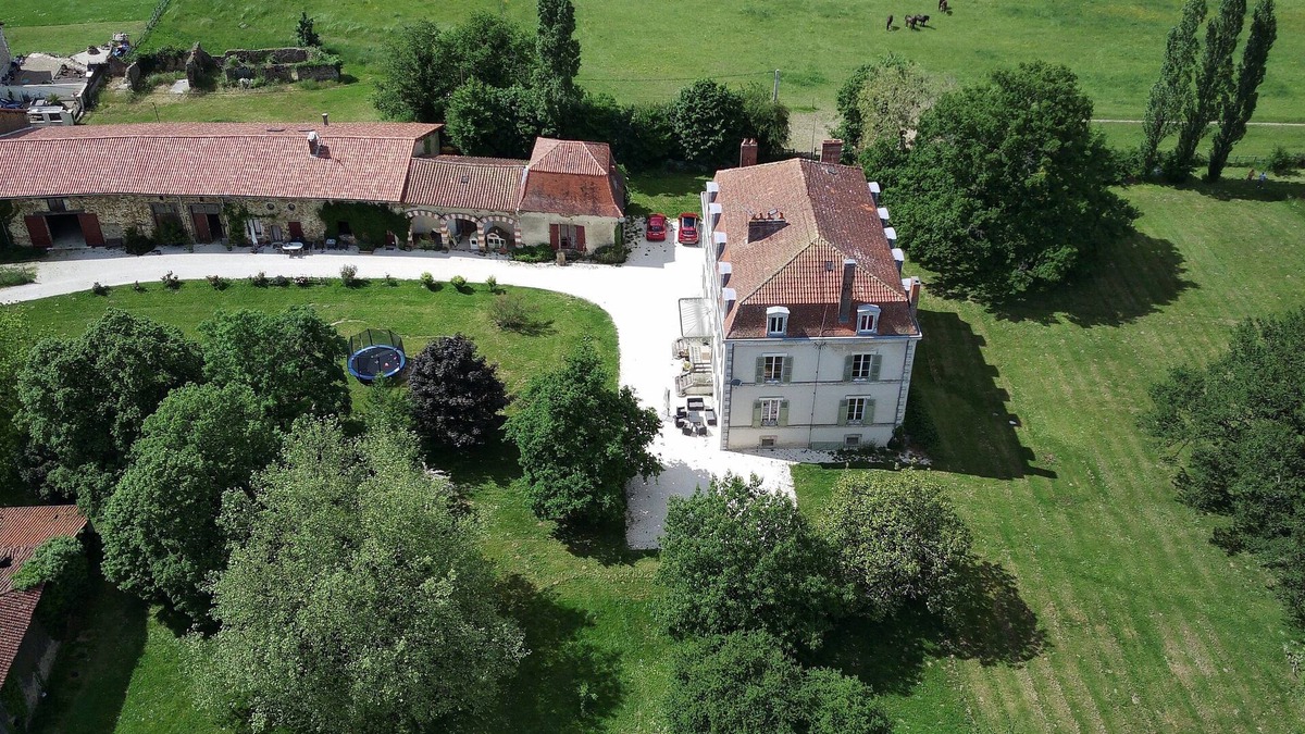 Saint-Quentin-sur-Charente Bed & Breakfast | Maison D'hôtes et Table D'hôtes à la Frontière du Limousin et du Périgord
