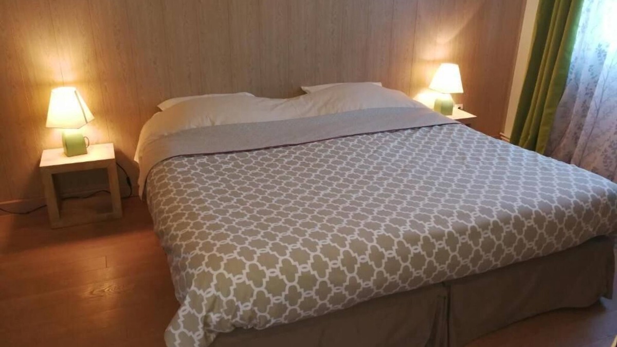 Fiennes Bed & Breakfast | Maison D'hôte La Ferme Du Grand Air - Triple Room with Private External Bathroom