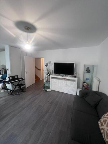 Poissy Villa | Maison de 100m2 a 5 minutes du centre de base du PSG