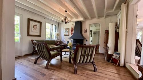 Bernay-en-Ponthieu House | Maison de Campagne Authentique – Havre de Paix pour Âmes Sensibles